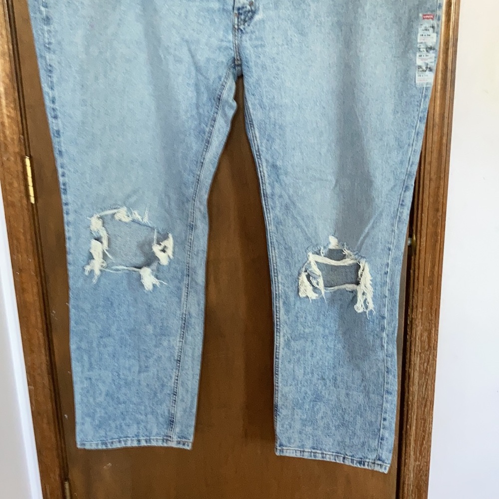 Relisted Levi’s 541 athletic taper distressed jean sits at waist 58 x 34 - Picture 6 of 17